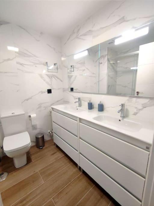 Apartamento Vivienda Alameda De Santiago Santiago de Compostela Exterior foto